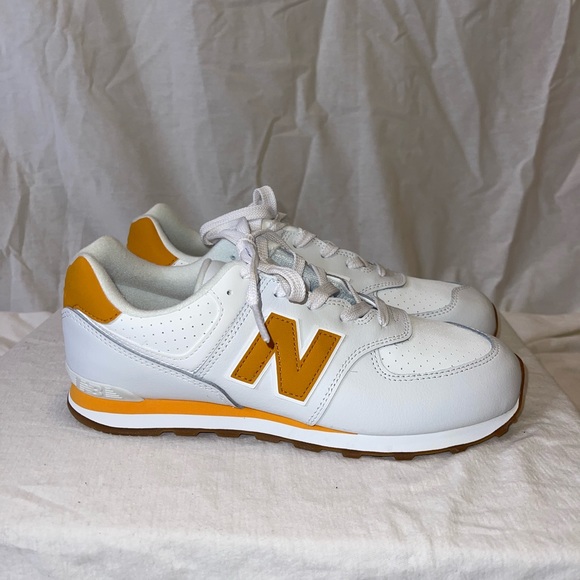 Brand New Balance White & Orange Sneaker Size US Kids 7/ Womens 9 (EU40) - Picture 3 of 4